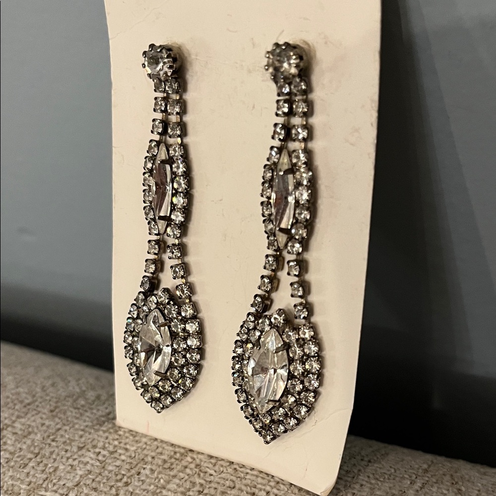 Crystal Drop Rhinestone Dangle Earrings - Clear/Silver - Picture 2 of 3